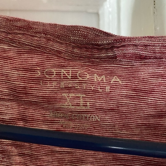 T-Shirt - Picture 2 of 3